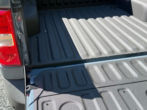 Used 2024 Ford Maverick Lariat image 6