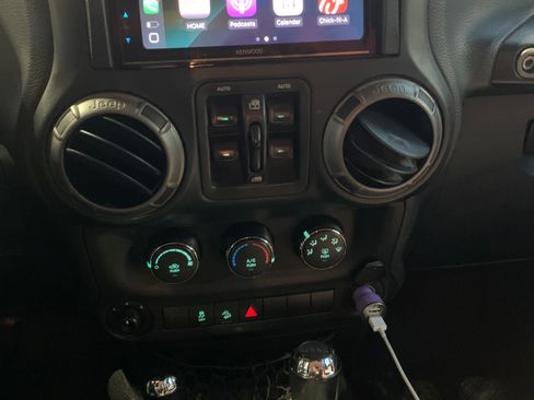 Used 2018 Jeep Wrangler Unlimited Sport S image 9