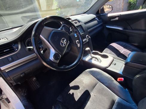 Used 2012 Toyota Camry SE w/ Leather Pkg FWD image 11