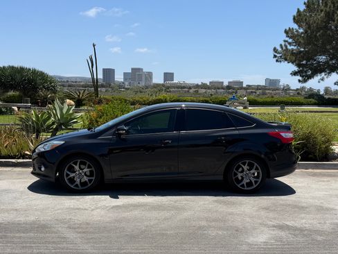 Used 2014 Ford Focus SE w/ Equipment Group 201A FWD image 1