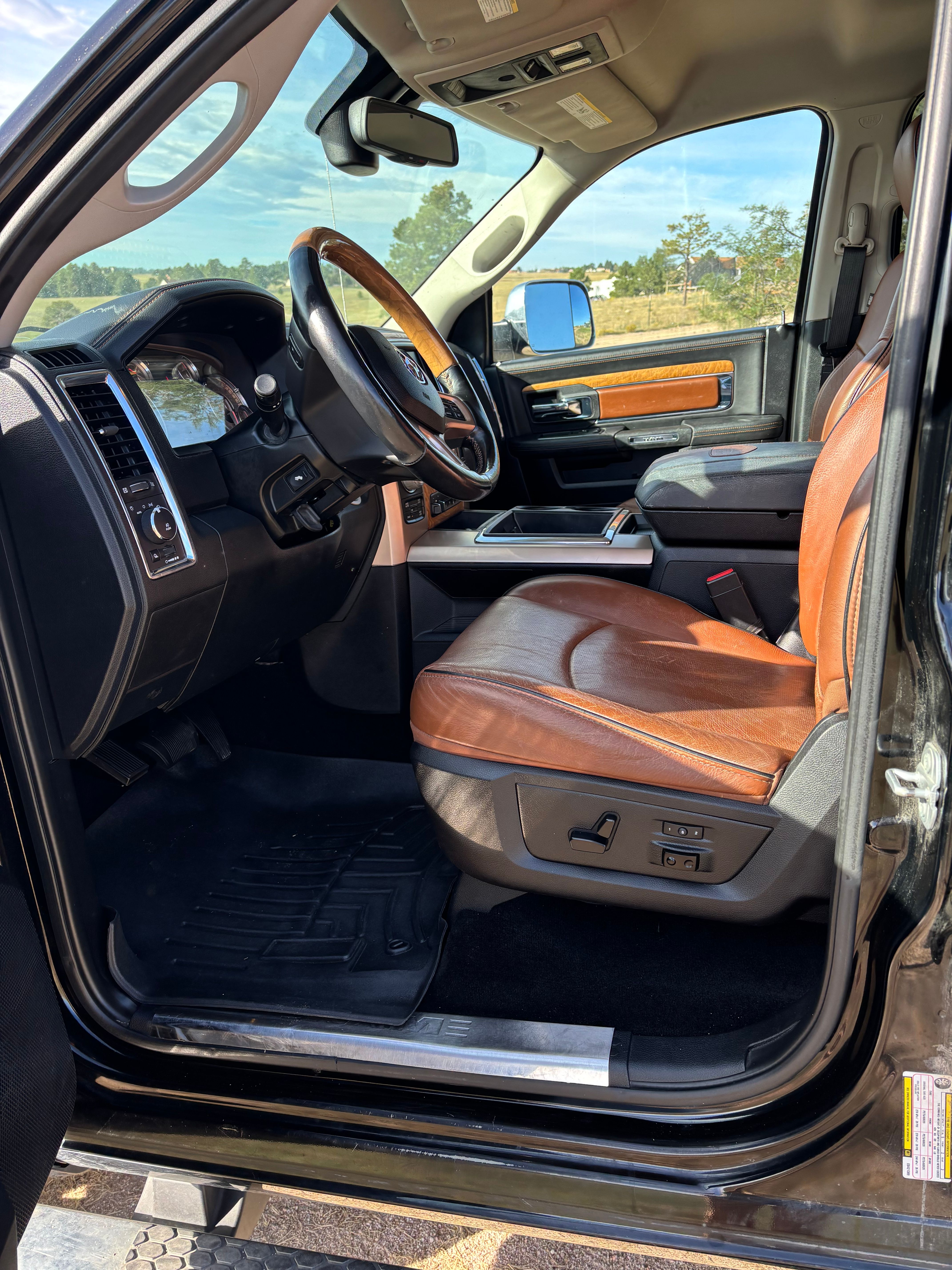 Used 2014 RAM 1500 Laramie Longhorn w/ Convenience Group AWD/4WD image 17
