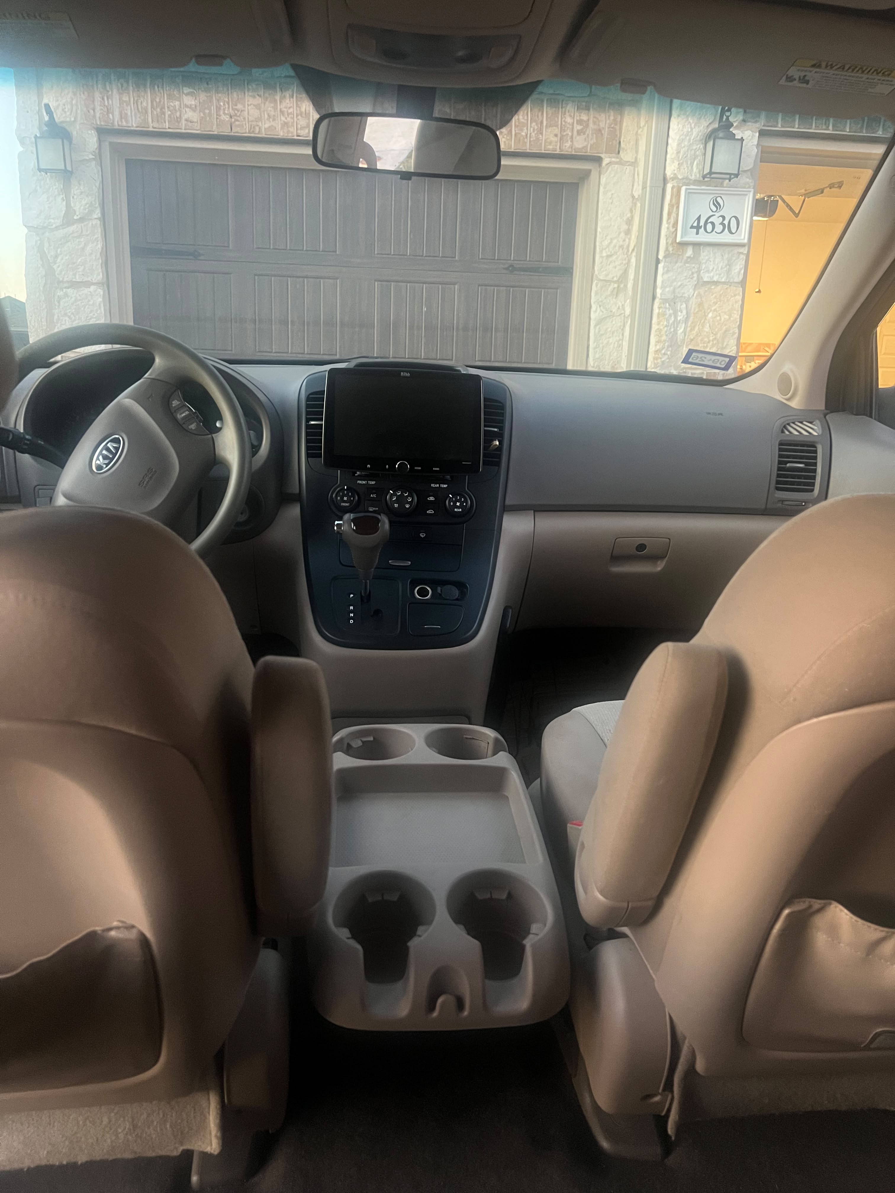 Used 2011 Kia Sedona LX FWD image 9