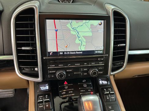 Used 2016 Porsche Cayenne AWD/4WD image 15