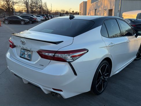 Used 2018 Toyota Camry XSE image 4