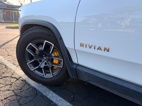 Used 2023 Rivian R1T Adventure image 4