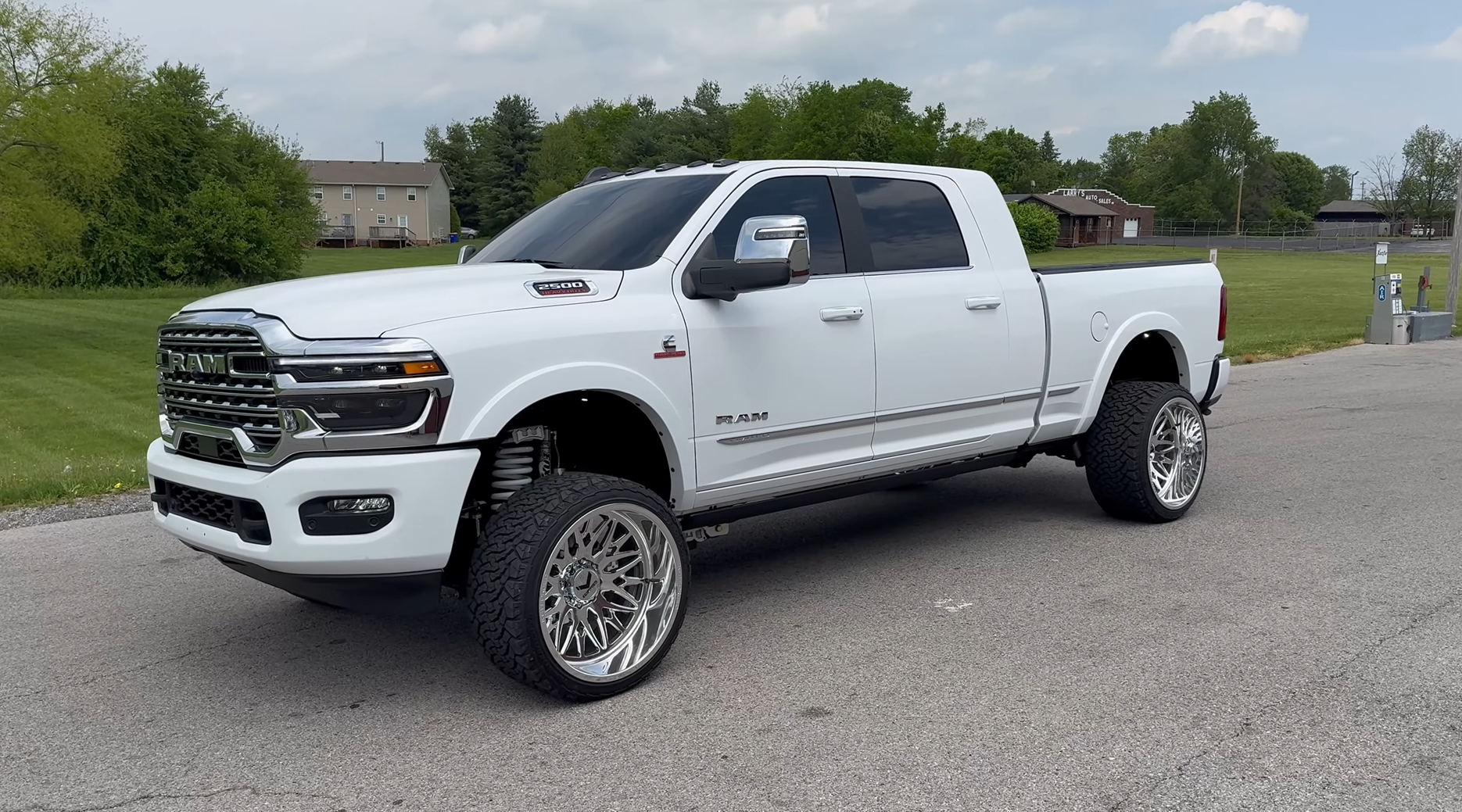 Used 2025 RAM 2500 Limited AWD/4WD image 1