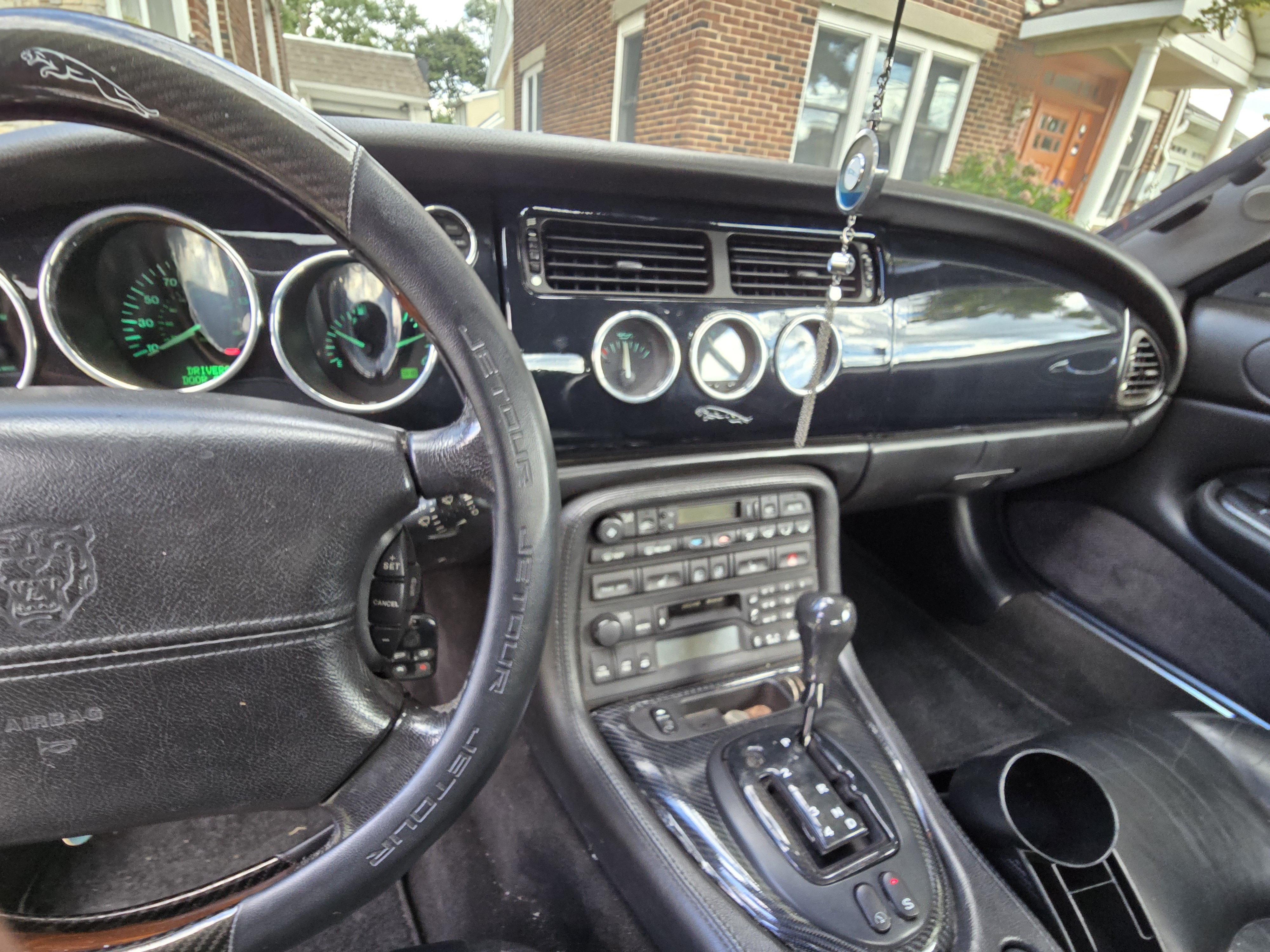 Used 2001 Jaguar XKR Convertible RWD image 6