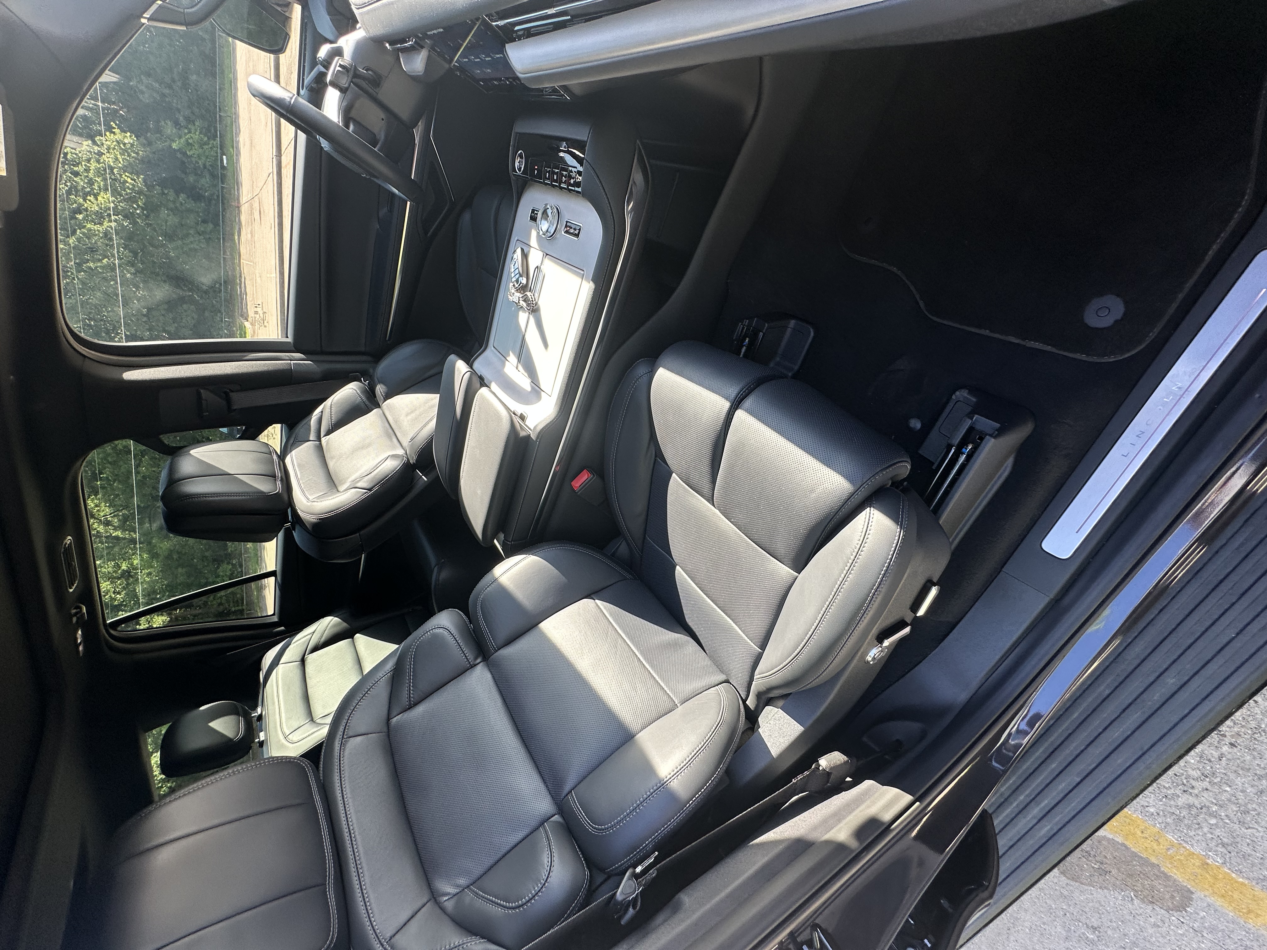 Used 2025 Lincoln Navigator Reserve w/ Jet Appearance Package AWD/4WD image 24