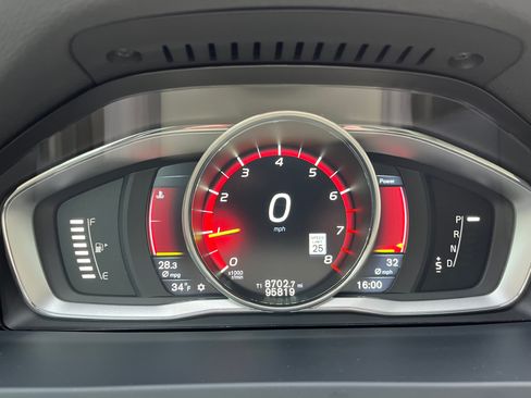 Used 2015 Volvo S60 T5 Platinum image 16