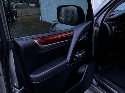 Used 2016 Lexus LX 570 4WD w/ Luxury Package image 20