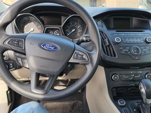 Used 2017 Ford Focus SE image 9