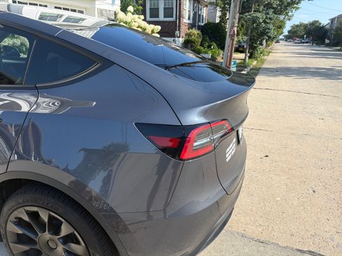 Used 2023 Tesla Model Y Long Range AWD/4WD image 23