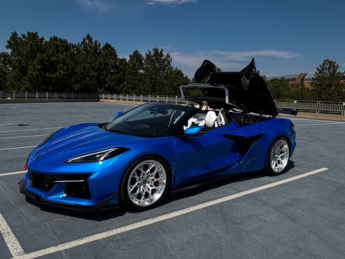 Used 2024 Chevrolet Corvette Z06 w/ Z07 Performance Package RWD image 13