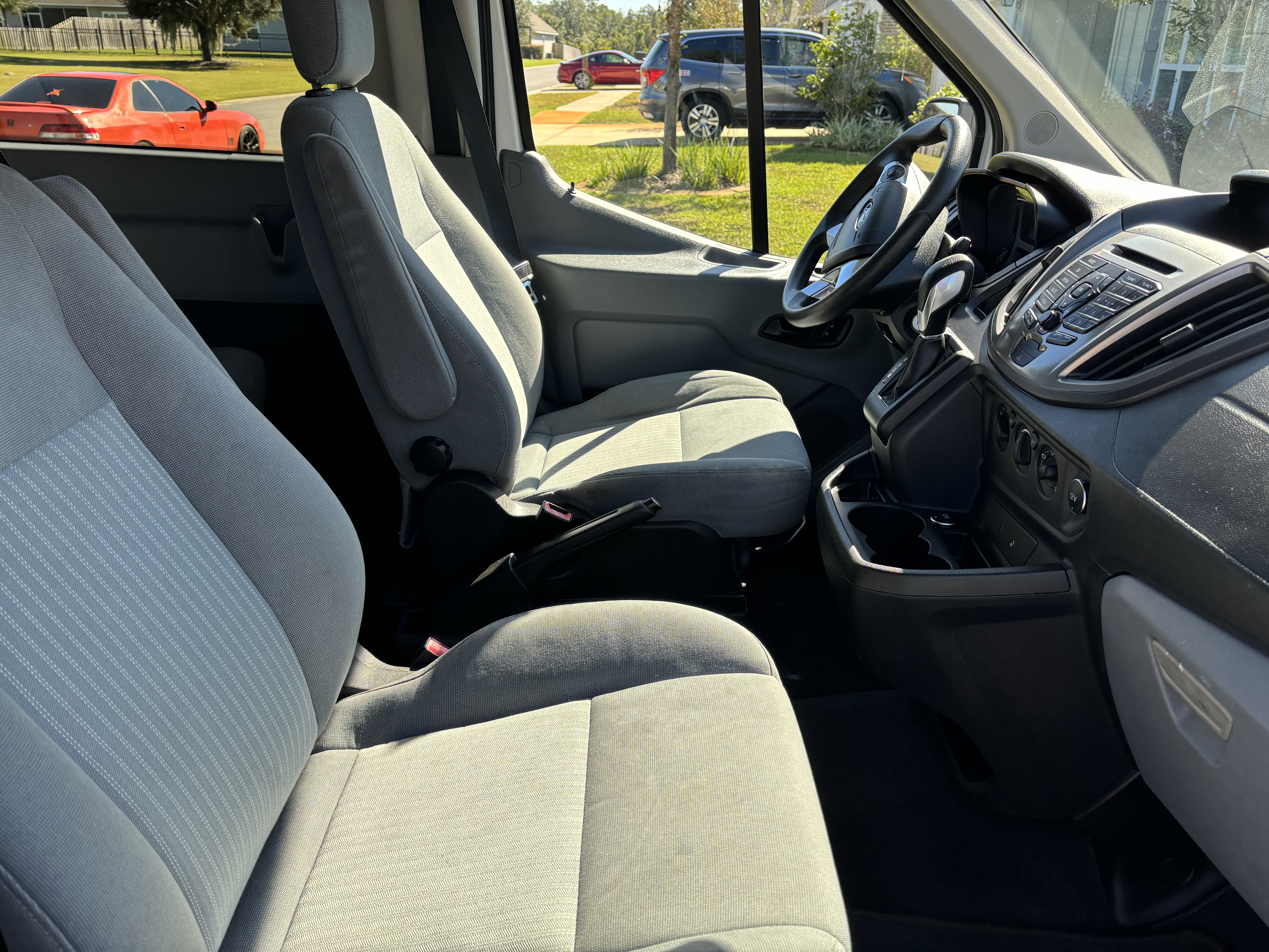 Used 2015 Ford Transit 350 XLT RWD image 4