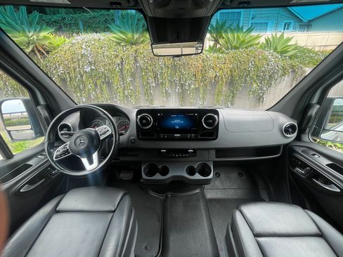 Used 2024 Mercedes-Benz Sprinter 2500 image 5