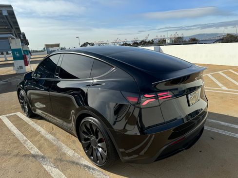 Used 2023 Tesla Model Y Performance AWD/4WD image 10