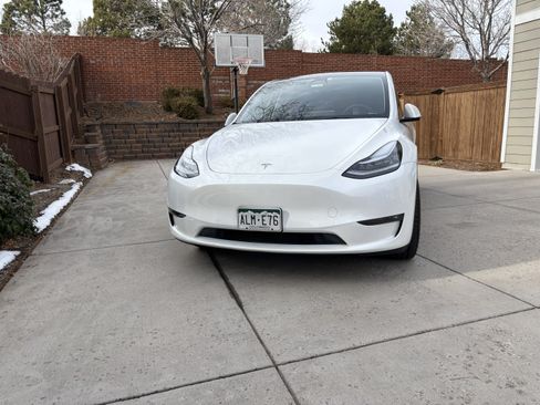 Used 2022 Tesla Model Y Long Range image 2