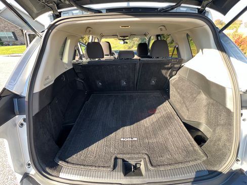 Used 2021 Nissan Rogue SV image 19