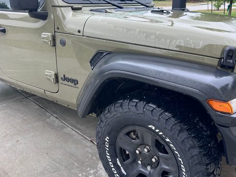 Used 2025 Jeep Wrangler Unlimited Sport AWD/4WD image 2