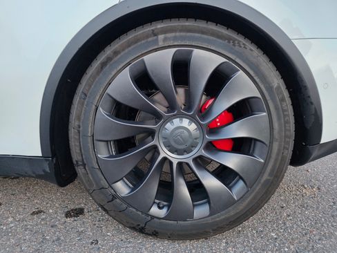 Used 2021 Tesla Model Y Performance image 8