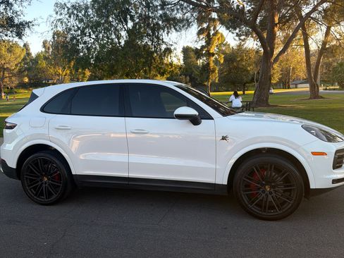 Used 2019 Porsche Cayenne image 2