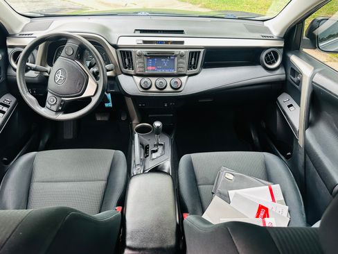 Used 2015 Toyota RAV4 LE image 9