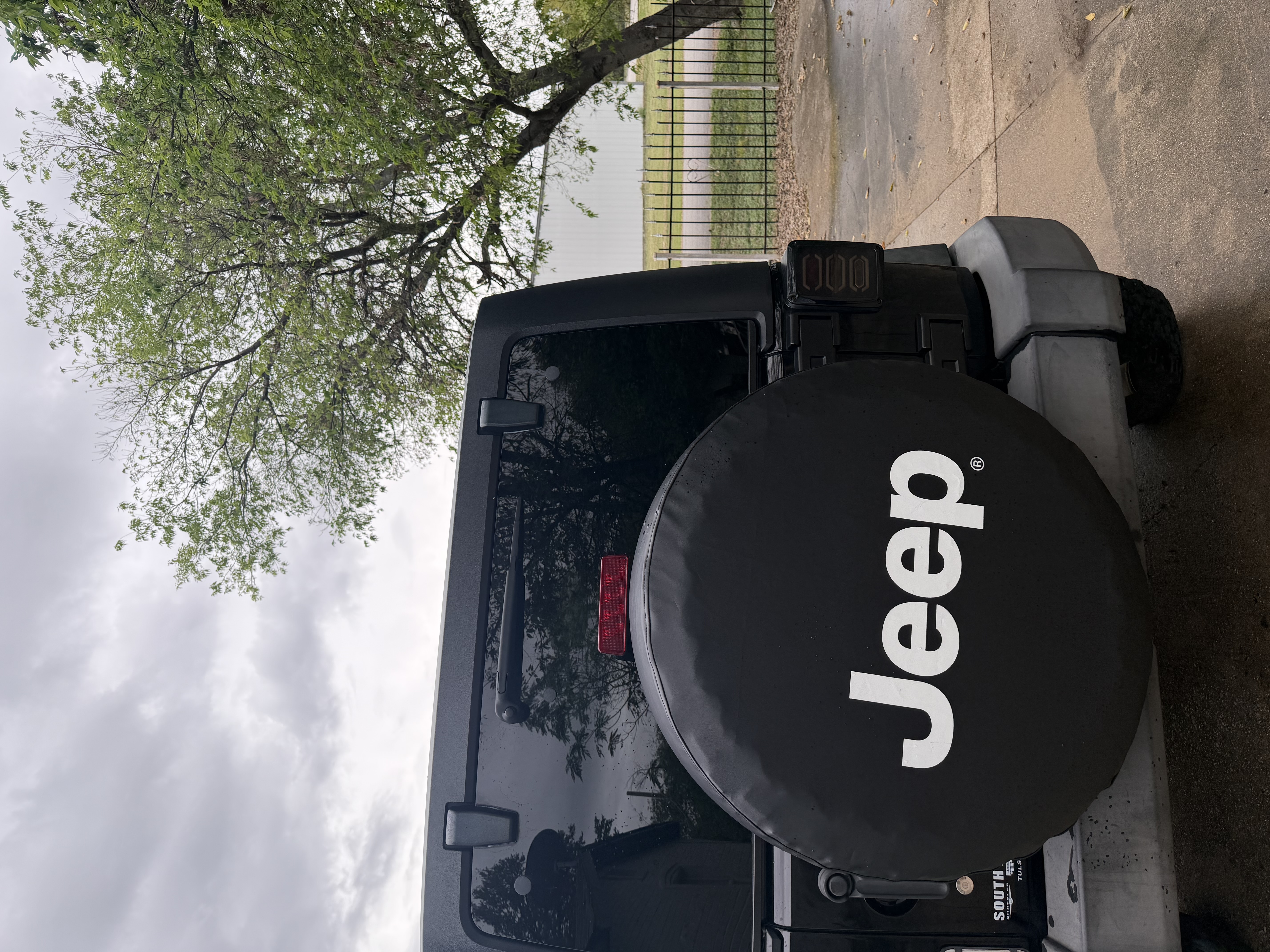 Used 2011 Jeep Wrangler Unlimited Rubicon w/ Connectivity Group AWD/4WD image 12