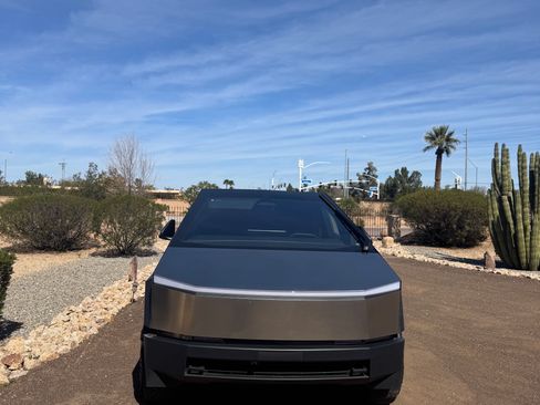 Used 2024 Tesla Cybertruck AWD Crew Cab image 5
