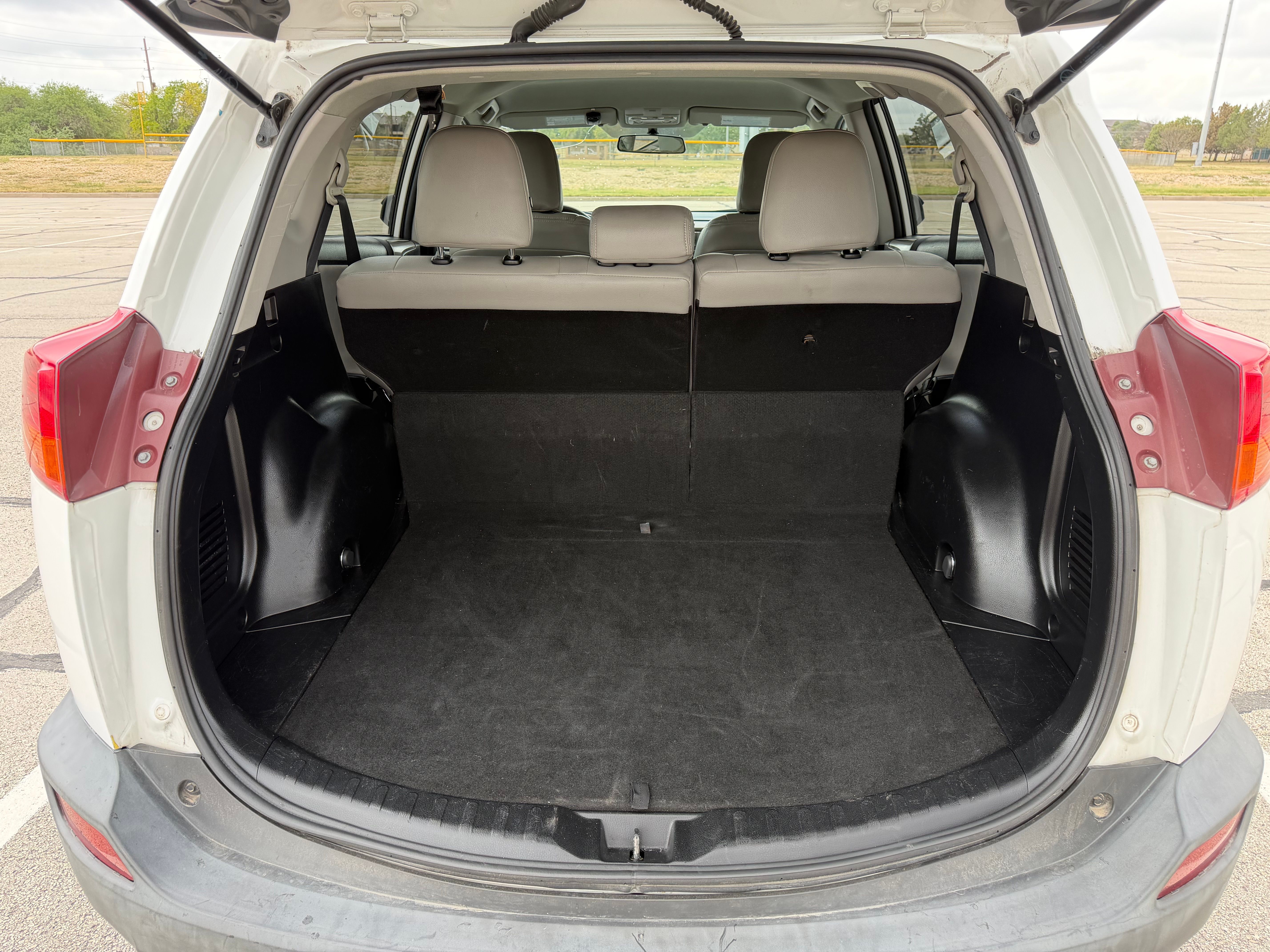 Used 2015 Toyota RAV4 LE FWD image 14