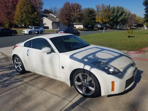 Used 2006 Nissan 350Z Touring w/ (N93) Cargo Convenience Pkg image 8