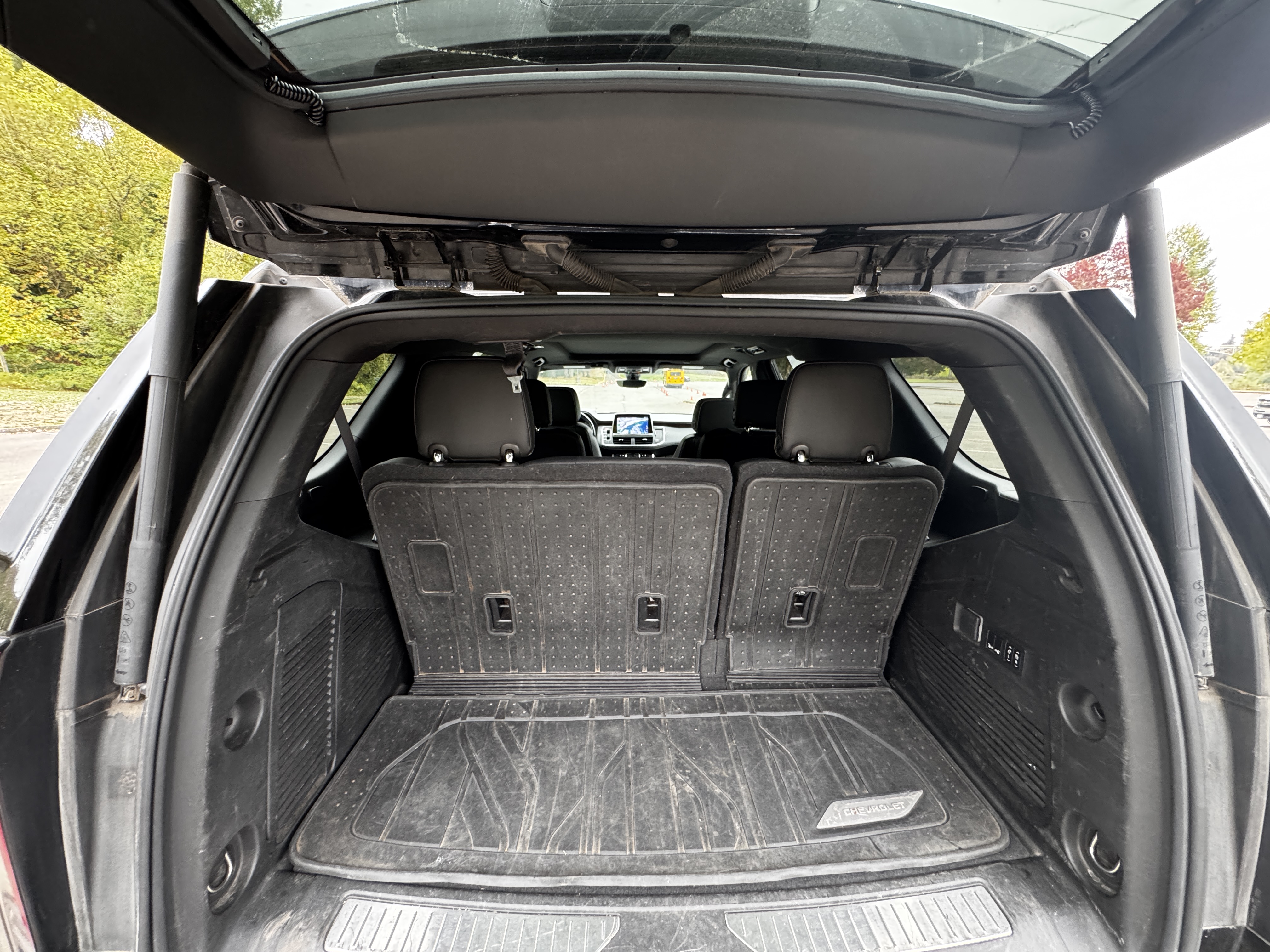 Used 2021 Chevrolet Tahoe Premier w/ Premium Package AWD/4WD image 17