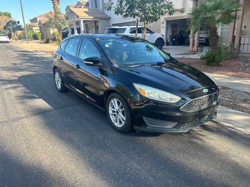 Used 2017 Ford Focus SE image 5