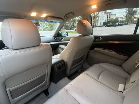Used 2013 INFINITI G37 Journey image 13