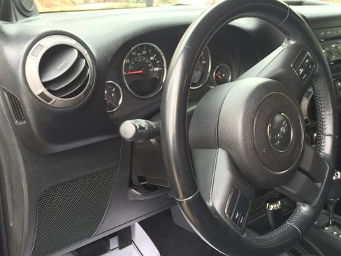 Used 2011 Jeep Wrangler Unlimited Sport image 6