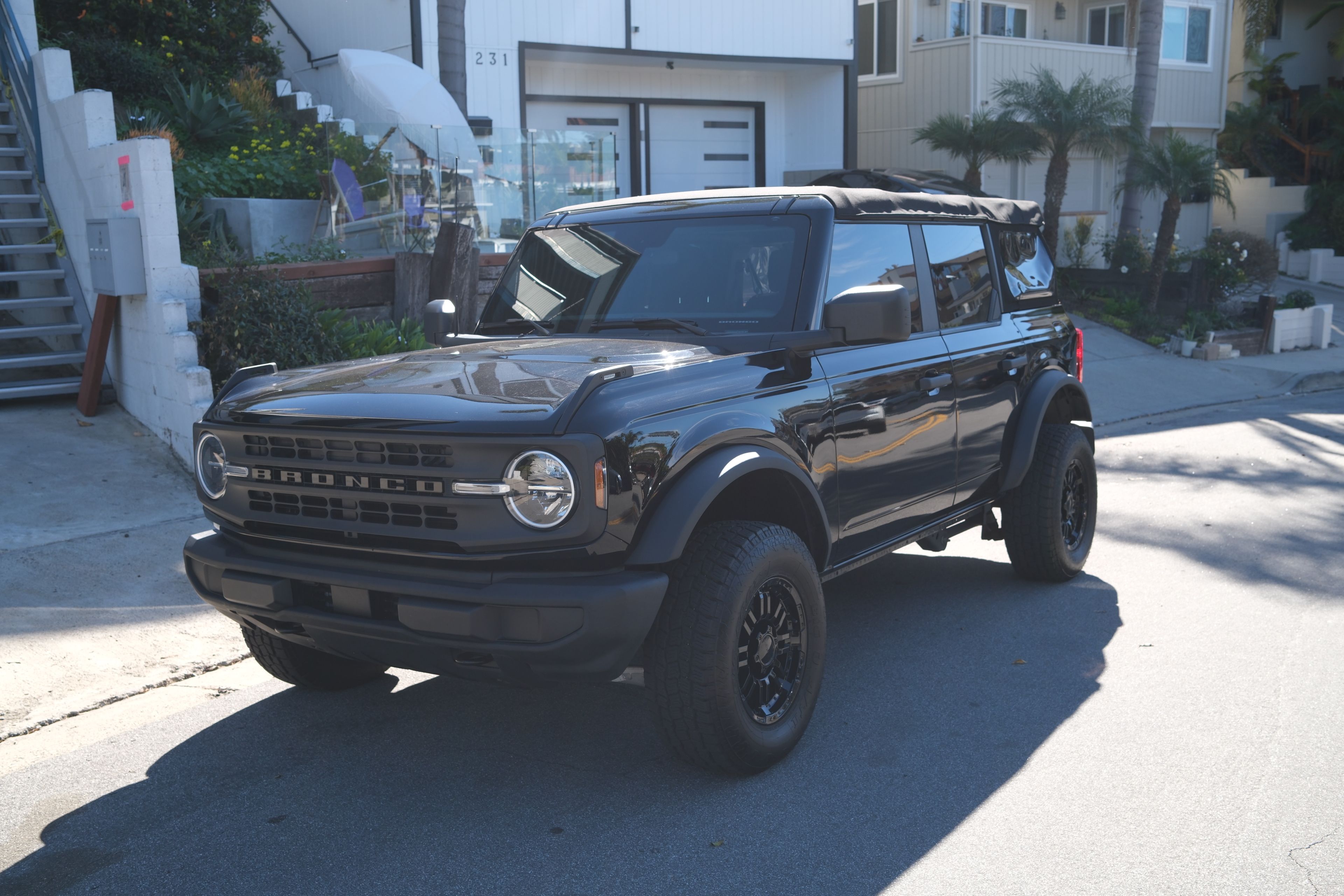 Used 2022 Ford Bronco 4-Door AWD/4WD image 1