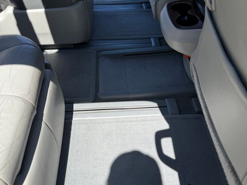 Used 2013 Toyota Sienna Limited w/ Premium Pkg FWD image 17