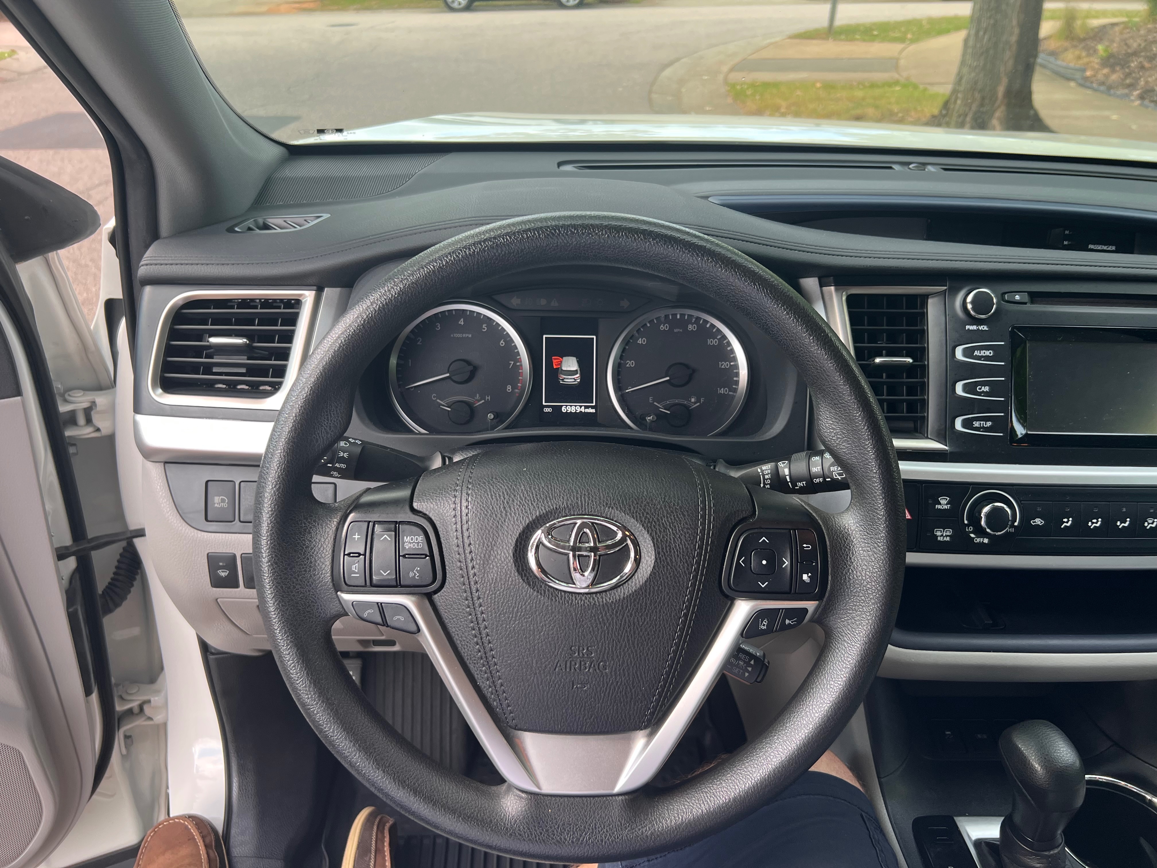 Used 2019 Toyota Highlander LE FWD image 8