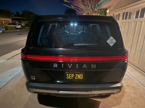Used 2025 Rivian R1S Adventure image 11