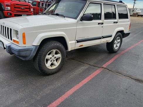 Used 1999 Jeep Cherokee Sport image 1