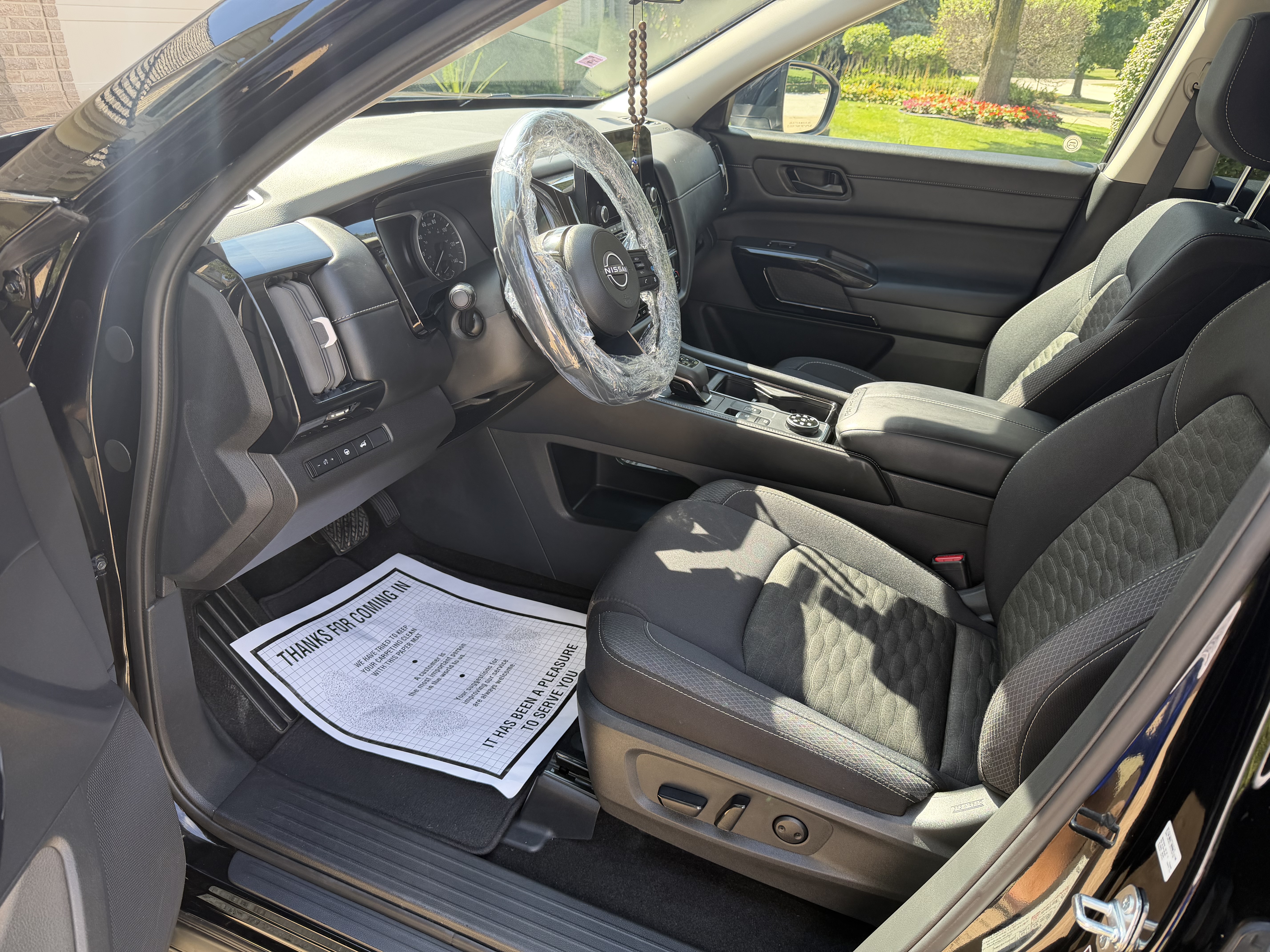 Used 2023 Nissan Pathfinder SV w/ SV Premium Package AWD/4WD image 9
