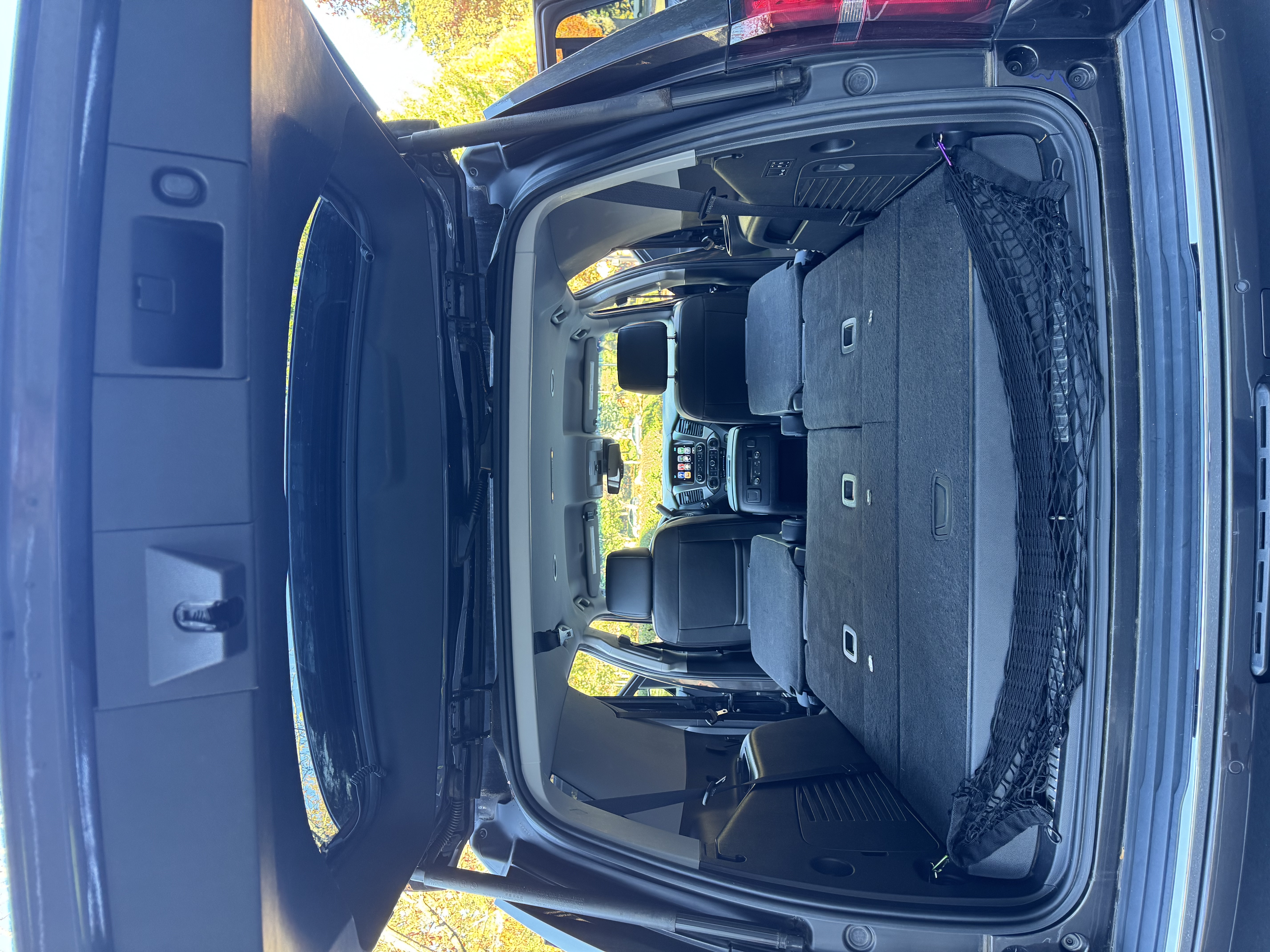 Used 2018 Chevrolet Tahoe Premier AWD/4WD image 18
