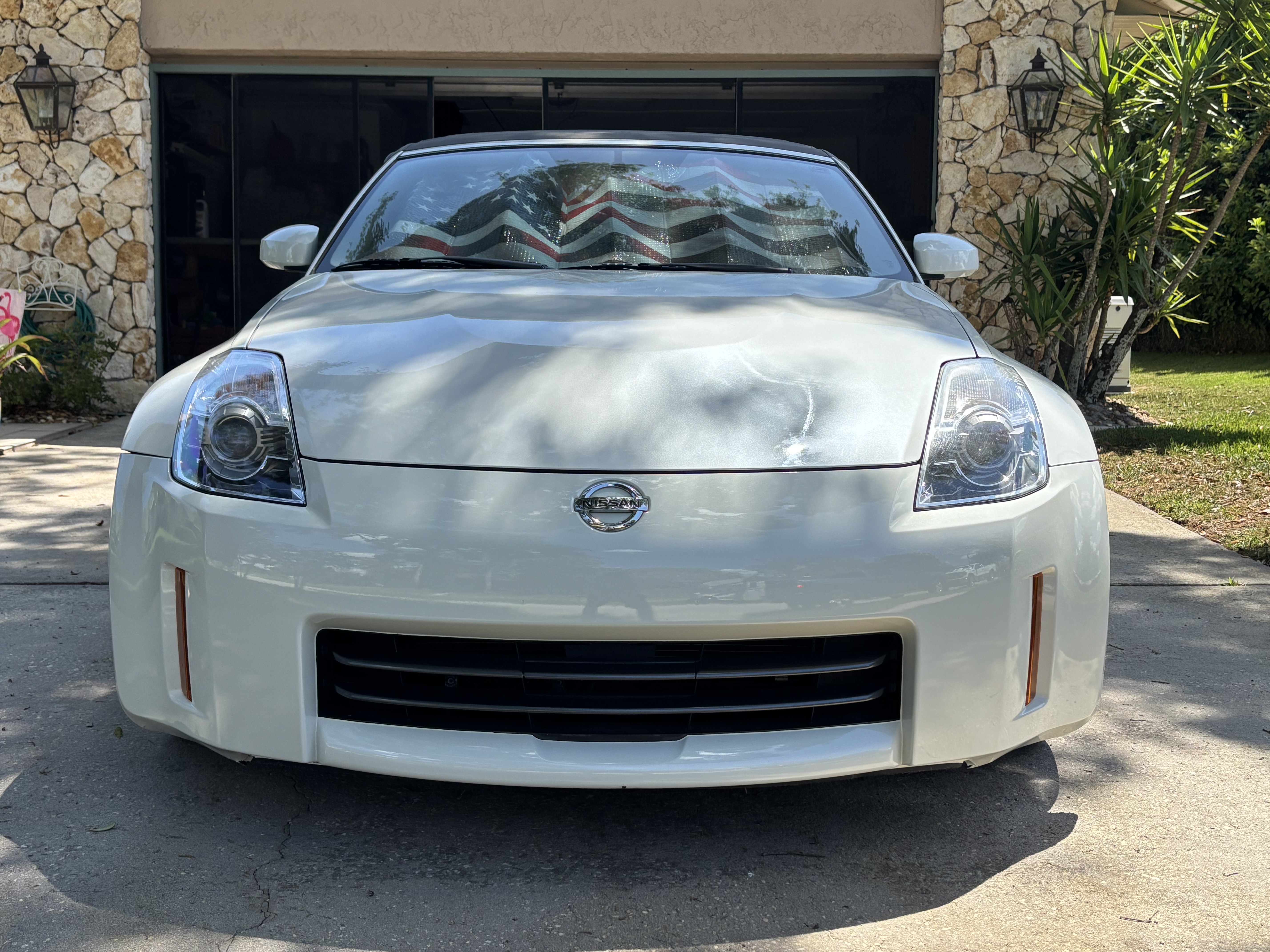 Used 2008 Nissan 350Z Touring RWD image 2