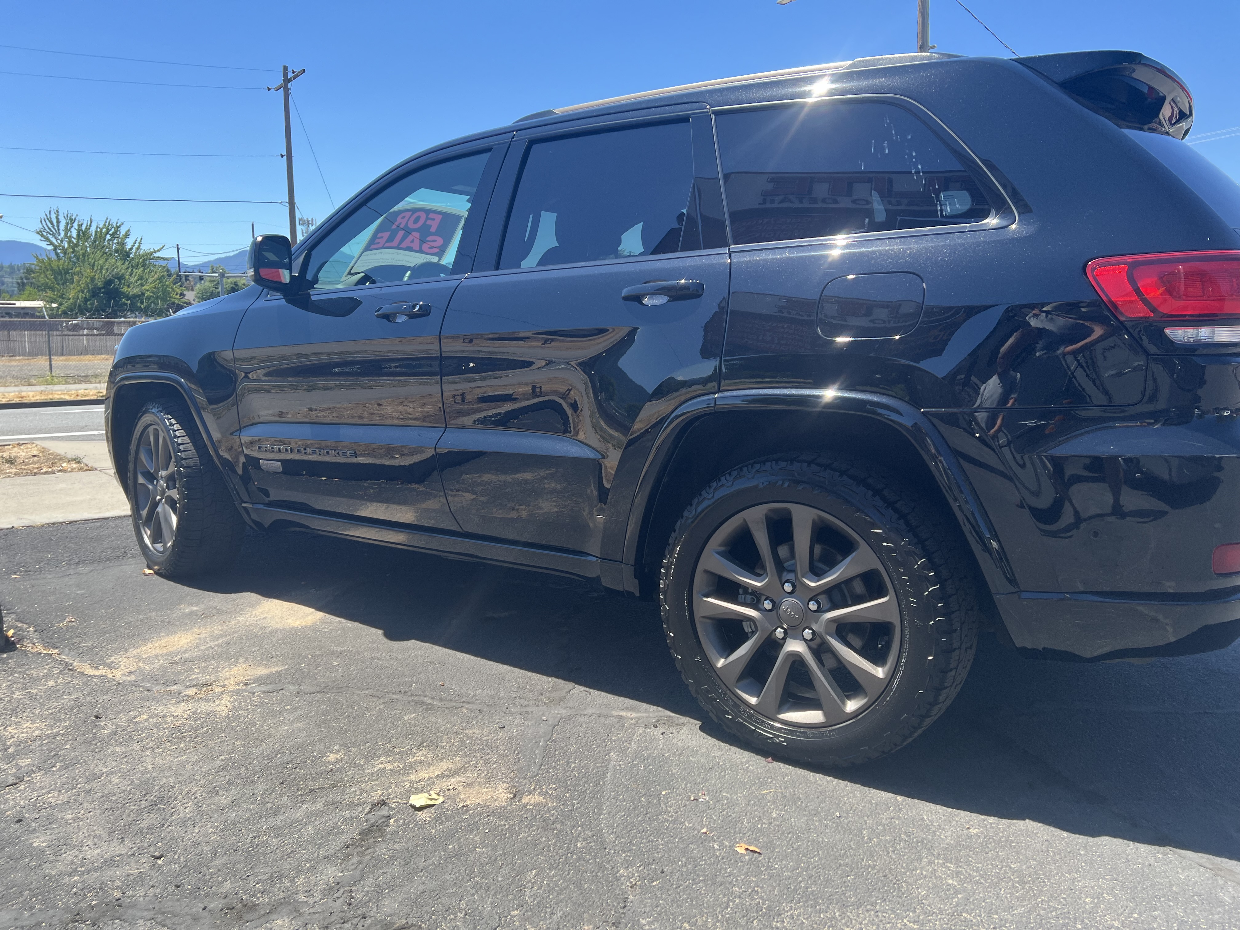 Used 2017 Jeep Grand Cherokee Limited 75th Anniversary AWD/4WD image 4