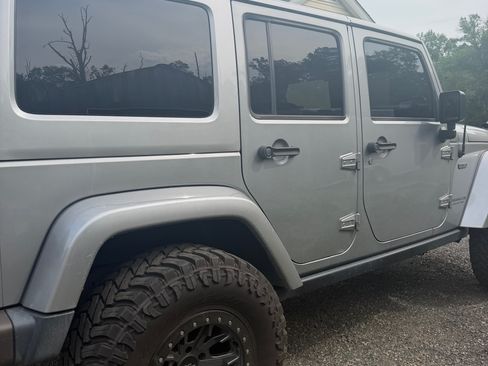 Used 2016 Jeep Wrangler Unlimited Sahara AWD/4WD image 5