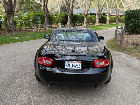 Used 2010 MAZDA MX-5 Miata Grand Touring w/ Premium Pkg image 18