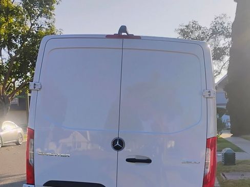 Used 2023 Mercedes-Benz Sprinter 2500 image 4