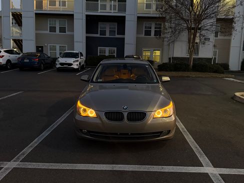 Used 2010 BMW 535i 535i Sedan 4D image 2