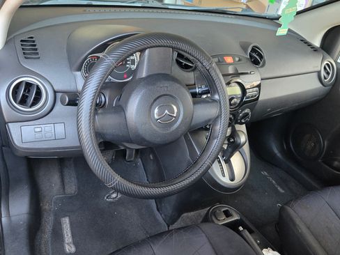 Used 2011 MAZDA MAZDA2 Sport image 4