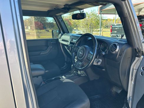 Used 2016 Jeep Wrangler Unlimited Sport image 5