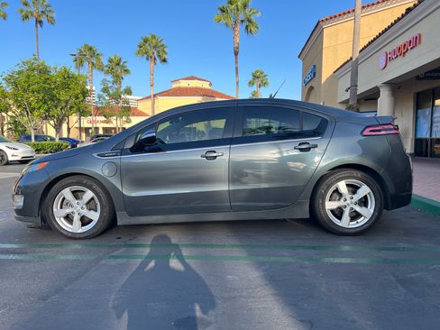 Used 2013 Chevrolet Volt Premium w/ Premium Trim Package FWD image 4